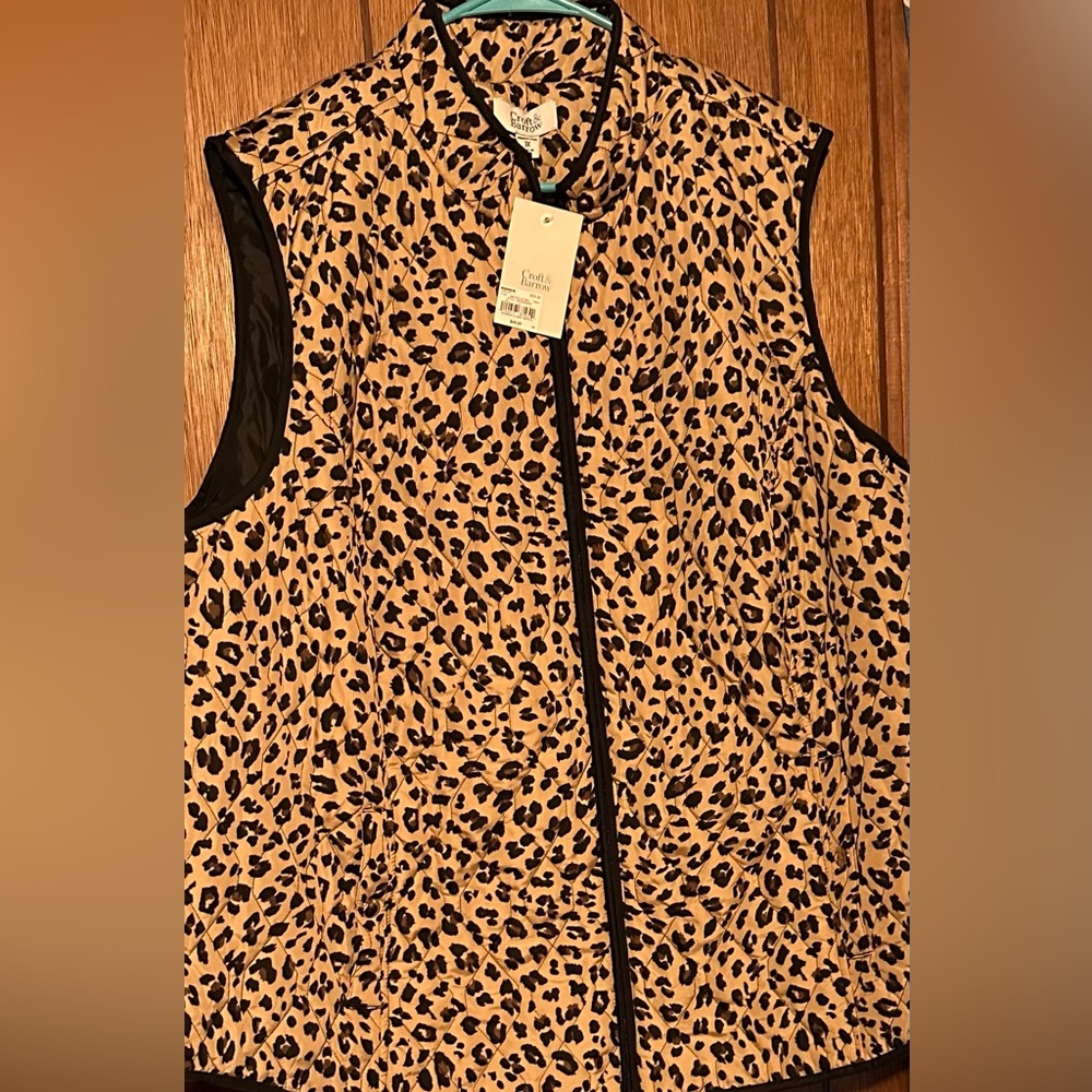 Croft and barrow animal print puff vest with gold detail and pockets 3xl
